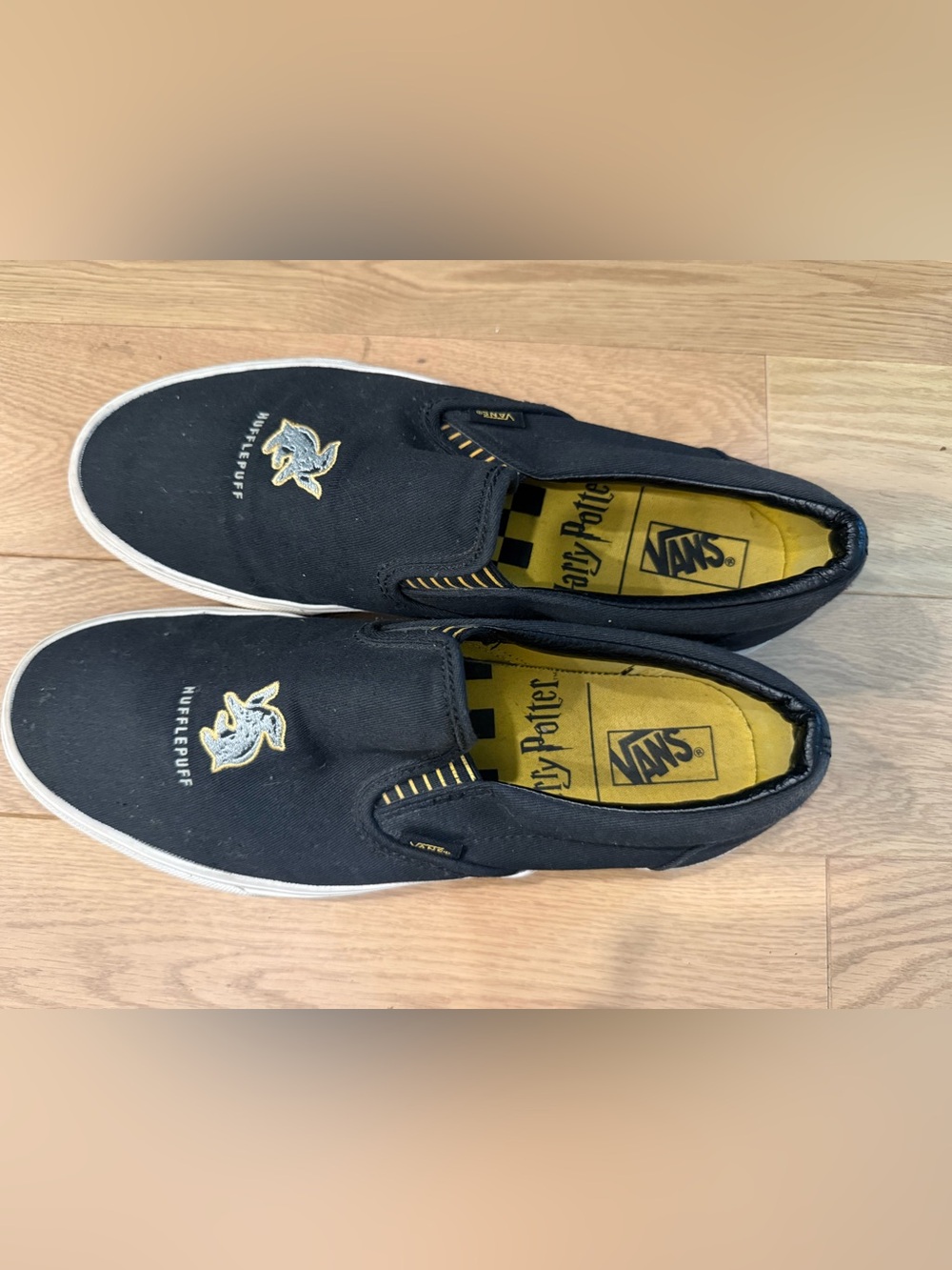 Vans x Harry Potter Hufflepuff Classic Slip-On Sneakers Men’s 10 / Women’s 11.5
